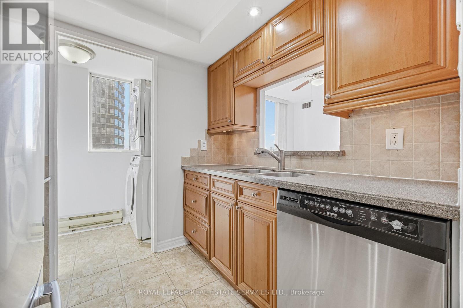 604 - 285 Enfield Place, Mississauga, Ontario  L5B 3Y6 - Photo 13 - W12934800