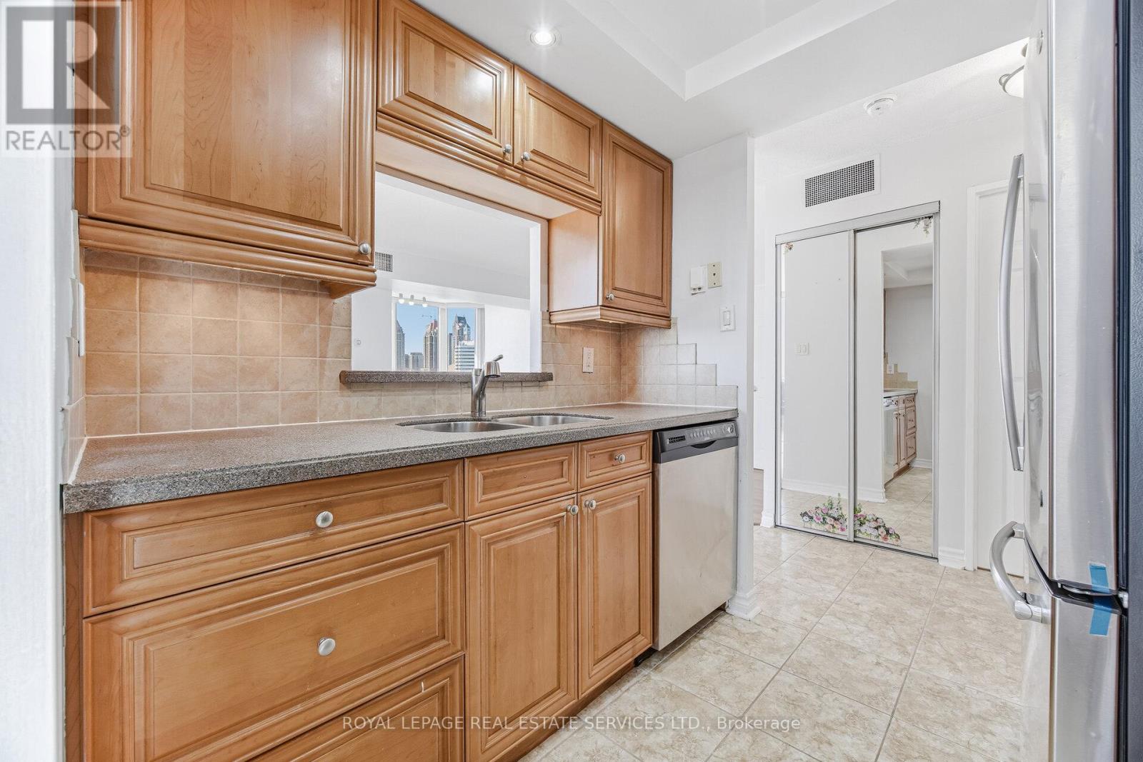 604 - 285 Enfield Place, Mississauga, Ontario  L5B 3Y6 - Photo 15 - W12934800