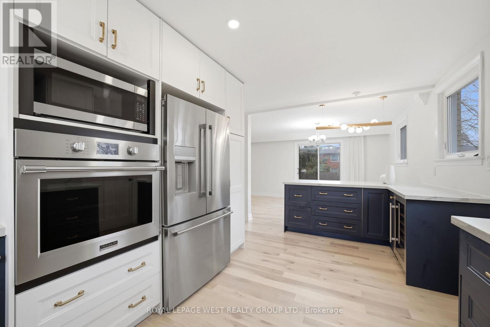 3334 Enniskillen Circle, Mississauga (Erindale), Ontario  L5C 2M8 - Photo 11 - W12934802