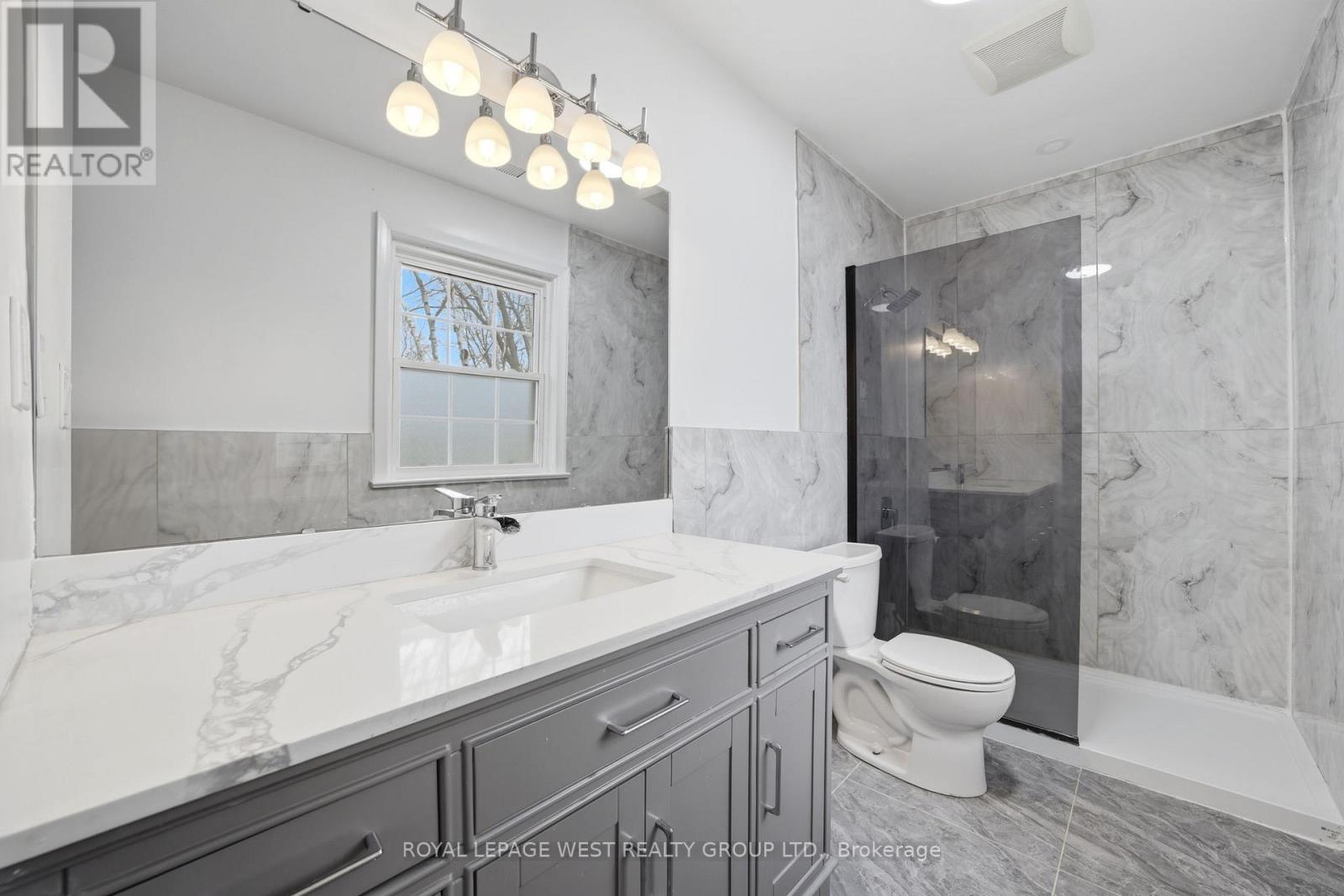 3334 Enniskillen Circle, Mississauga (Erindale), Ontario  L5C 2M8 - Photo 17 - W12934802