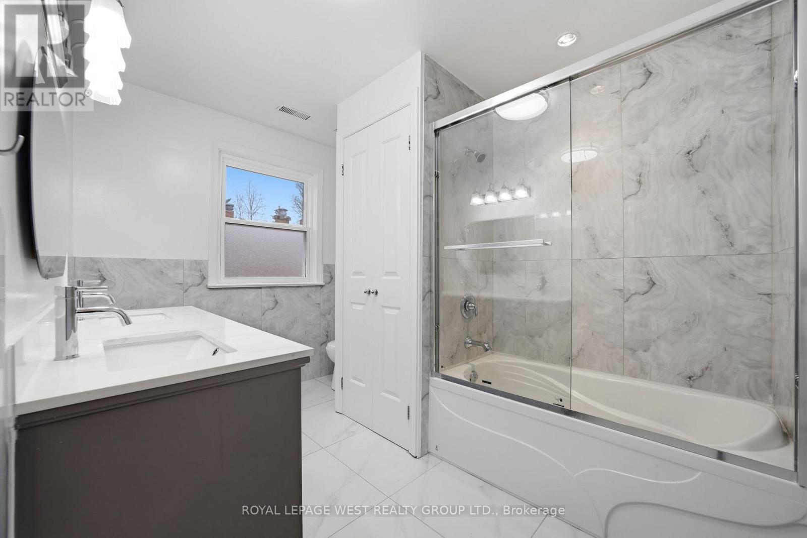 3334 Enniskillen Circle, Mississauga (Erindale), Ontario  L5C 2M8 - Photo 20 - W12934802