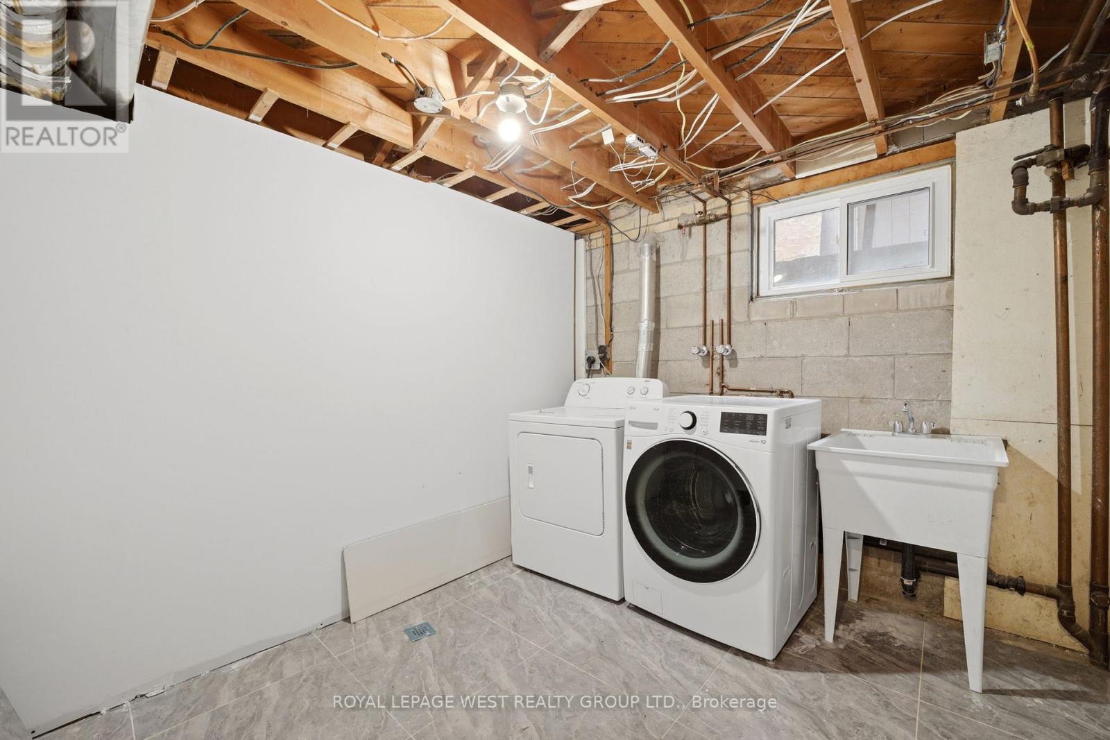 3334 Enniskillen Circle, Mississauga (Erindale), Ontario  L5C 2M8 - Photo 25 - W12934802