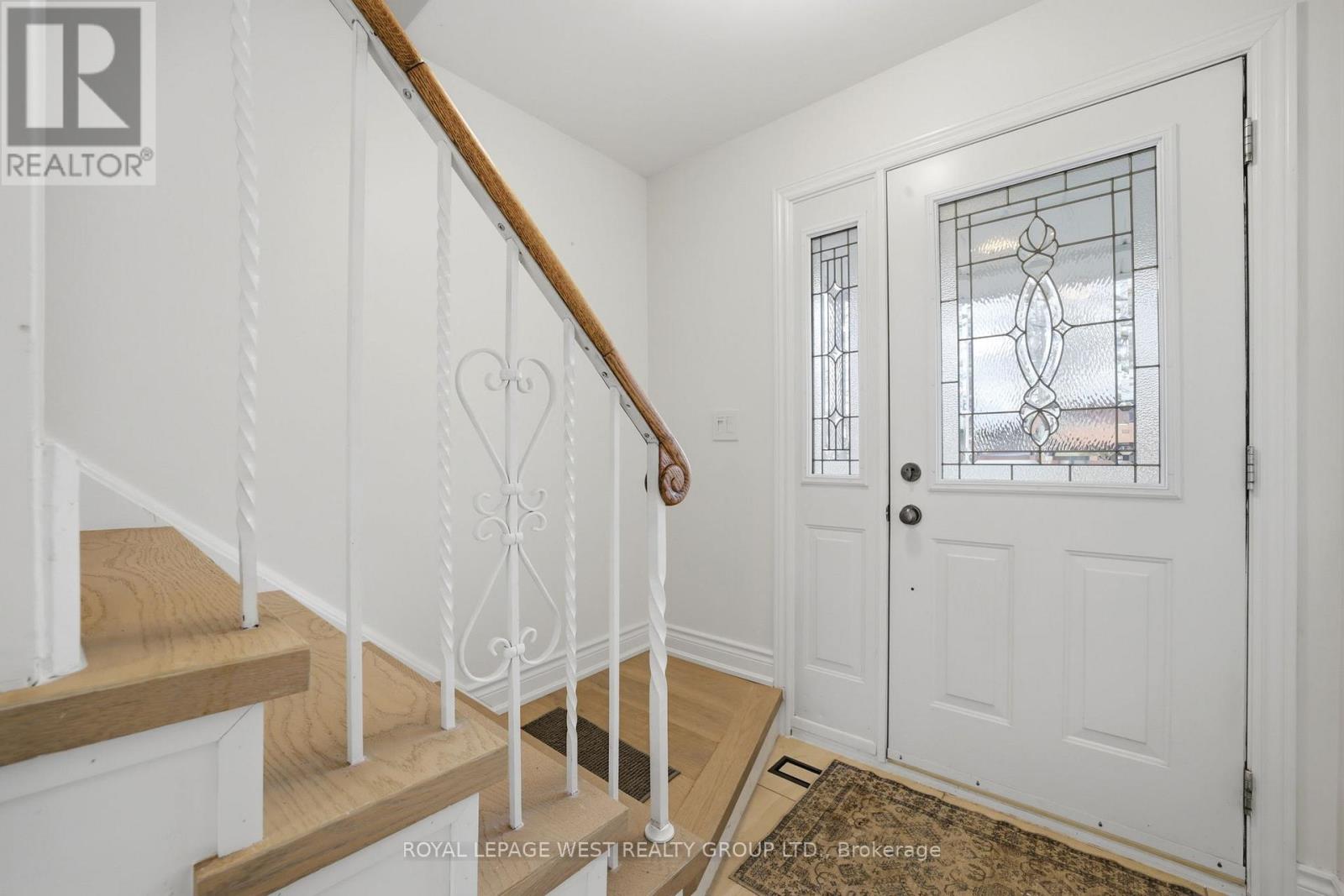 3334 Enniskillen Circle, Mississauga (Erindale), Ontario  L5C 2M8 - Photo 3 - W12934802