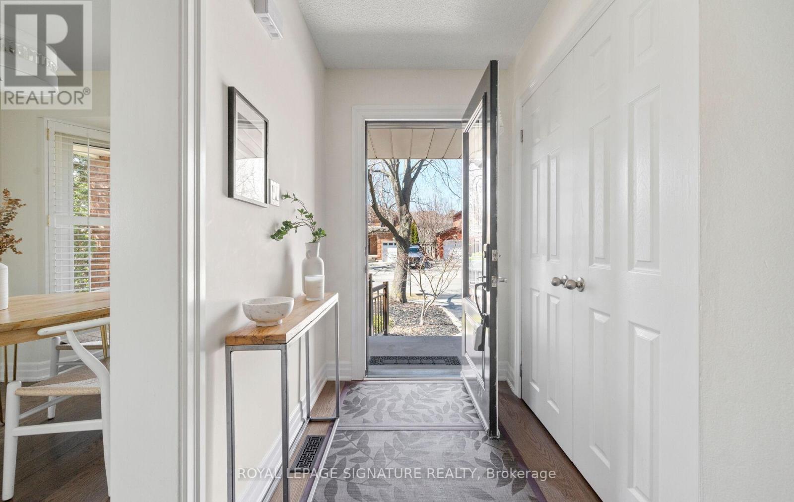 1608 Parish Lane, Oakville, Ontario  L6M 3E2 - Photo 5 - W12934806