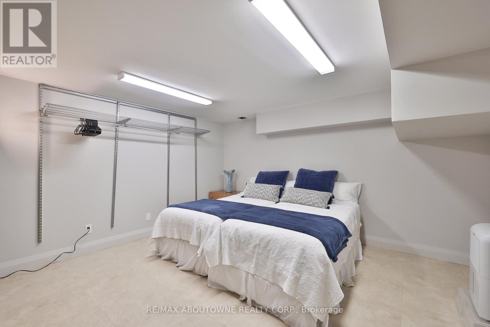 342 Pomona Avenue, Burlington, Ontario  L7N 1T5 - Photo 34 - W12934822