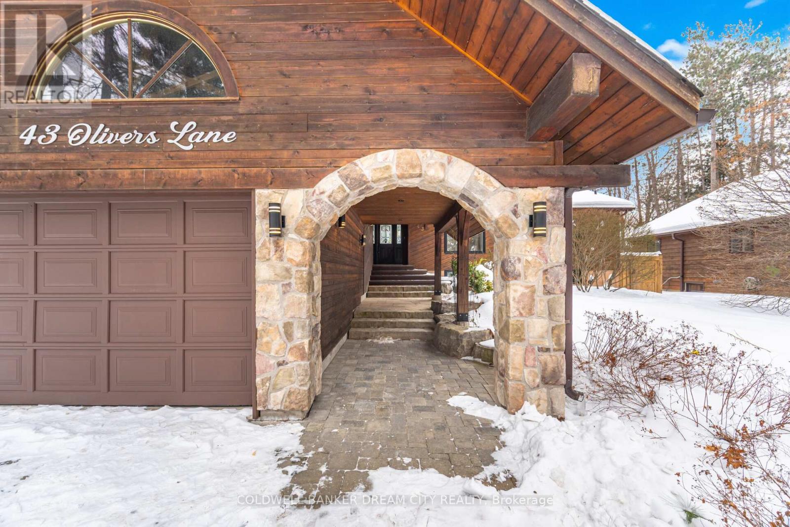 43 Olivers Lane, Caledon (Caledon East), Ontario  L7C 1G5 - Photo 3 - W12934844