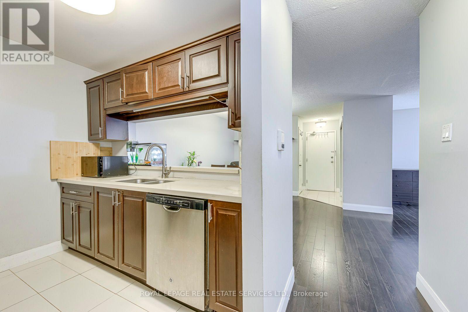 911 - 1450 Glen Abbey Gate, Oakville (Ga Glen Abbey), Ontario  L6M 2V7 - Photo 19 - W12934858