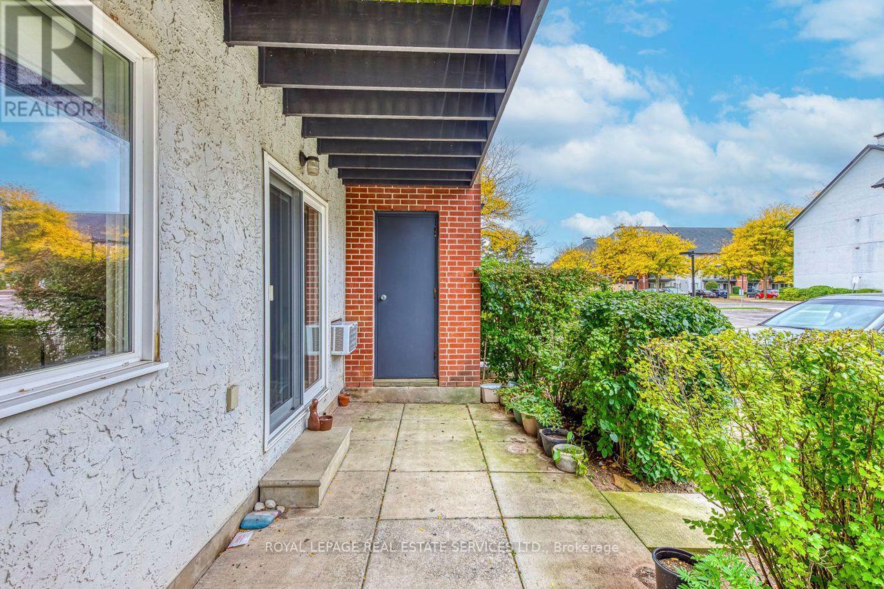 911 - 1450 Glen Abbey Gate, Oakville (Ga Glen Abbey), Ontario  L6M 2V7 - Photo 4 - W12934858