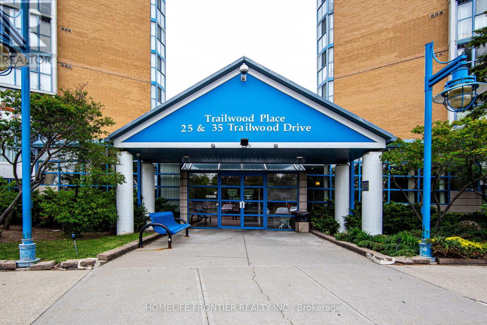 1015 - 35 Trailwood Drive, Mississauga (Hurontario), Ontario  L4Z 3L6 - Photo 2 - W12934864