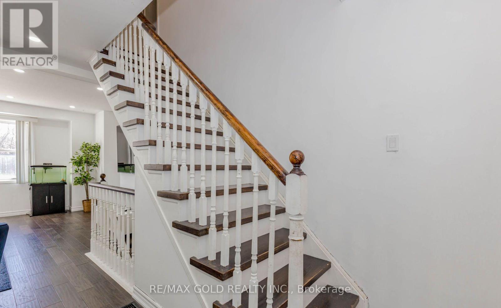 55 Desert Sand Drive, Brampton, Ontario  L6R 1V6 - Photo 12 - W12934874