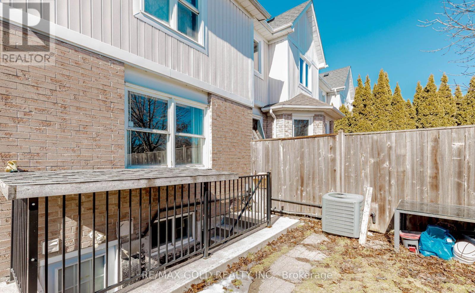 55 Desert Sand Drive, Brampton, Ontario  L6R 1V6 - Photo 24 - W12934874