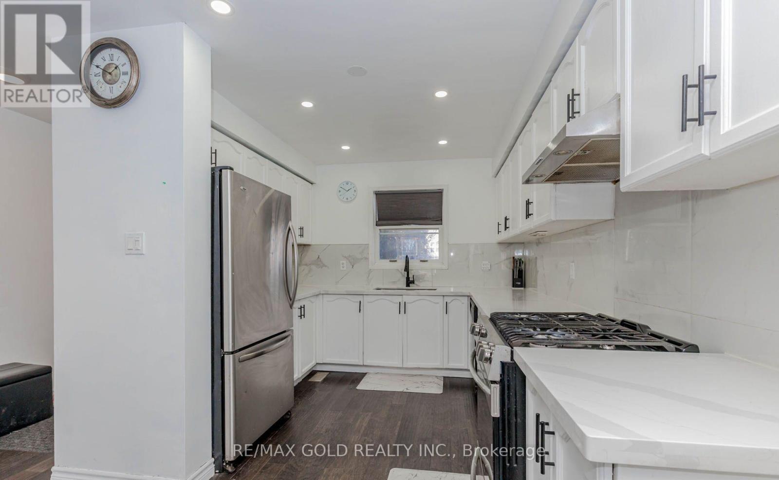 55 Desert Sand Drive, Brampton, Ontario  L6R 1V6 - Photo 6 - W12934874