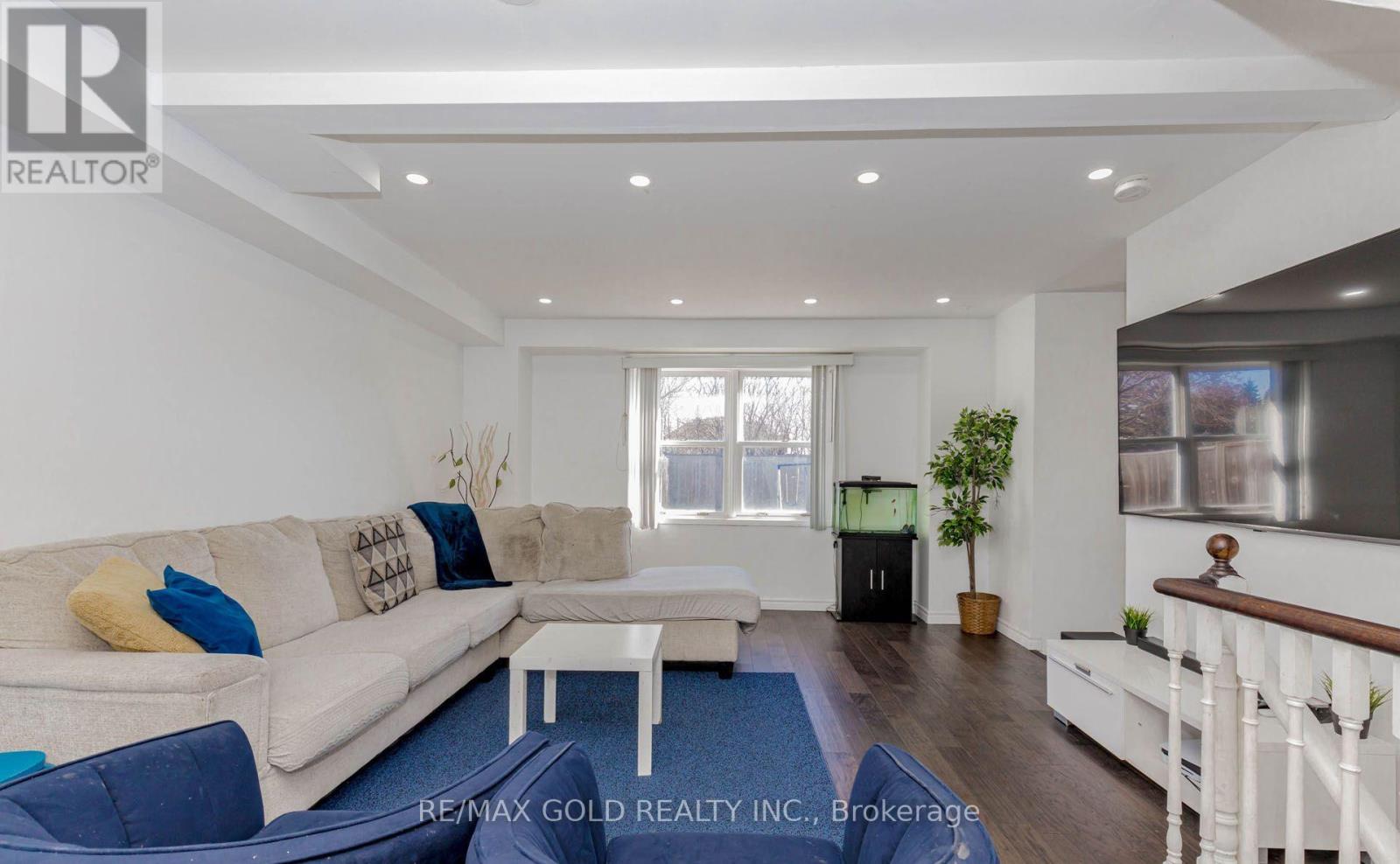 55 Desert Sand Drive, Brampton, Ontario  L6R 1V6 - Photo 7 - W12934874