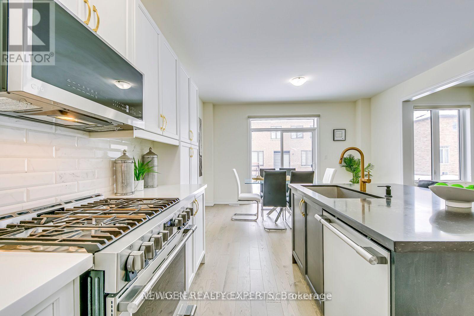 328 Valleyway Drive, Brampton, Ontario  L6X 0N9 - Photo 9 - W12934912