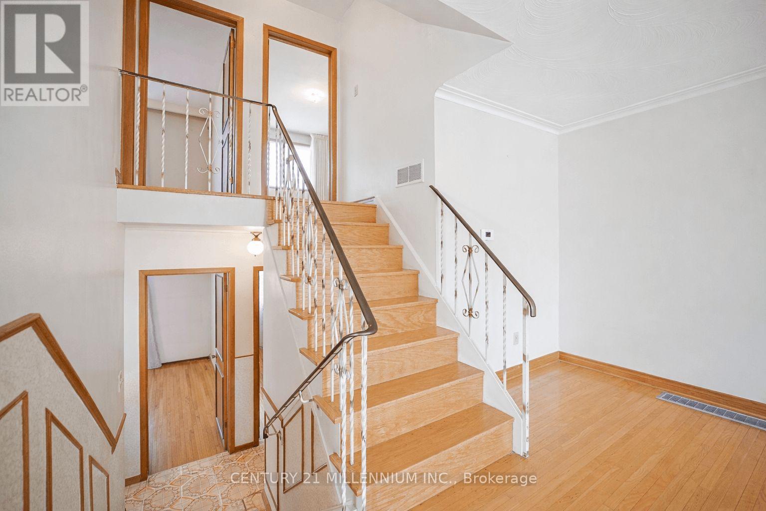42 Dellbrook Crescent, Toronto (Humber Summit), Ontario  M9L 1E2 - Photo 11 - W12934926