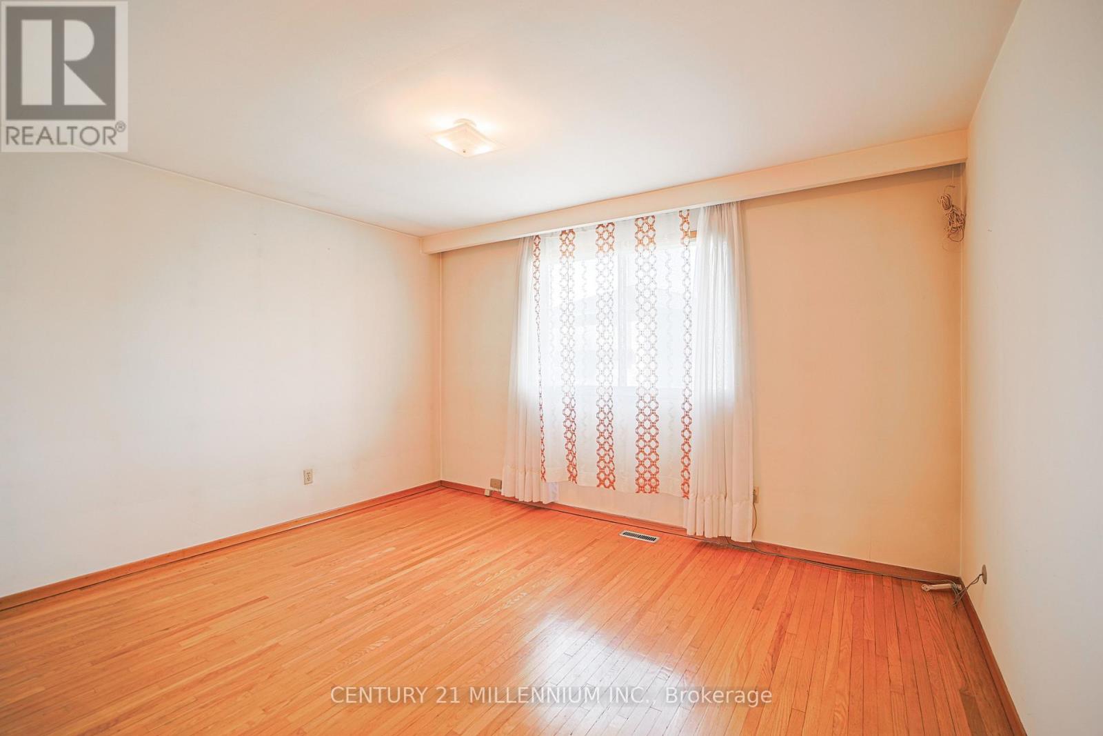 42 Dellbrook Crescent, Toronto (Humber Summit), Ontario  M9L 1E2 - Photo 16 - W12934926