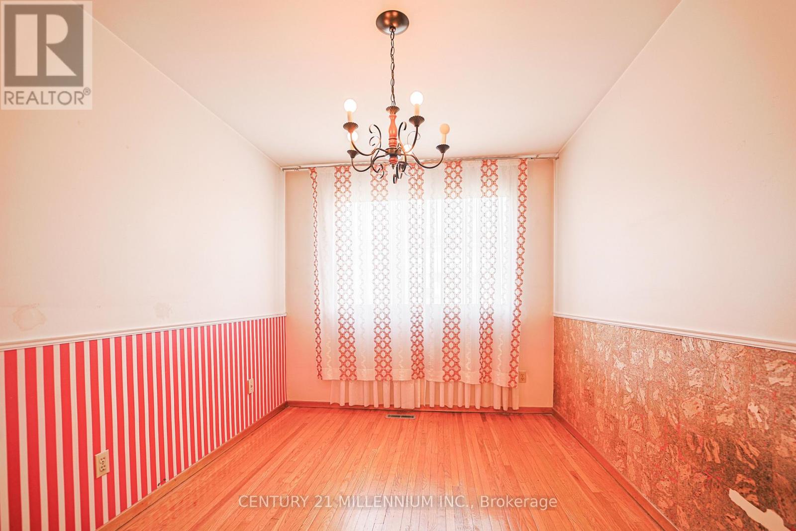 42 Dellbrook Crescent, Toronto (Humber Summit), Ontario  M9L 1E2 - Photo 19 - W12934926