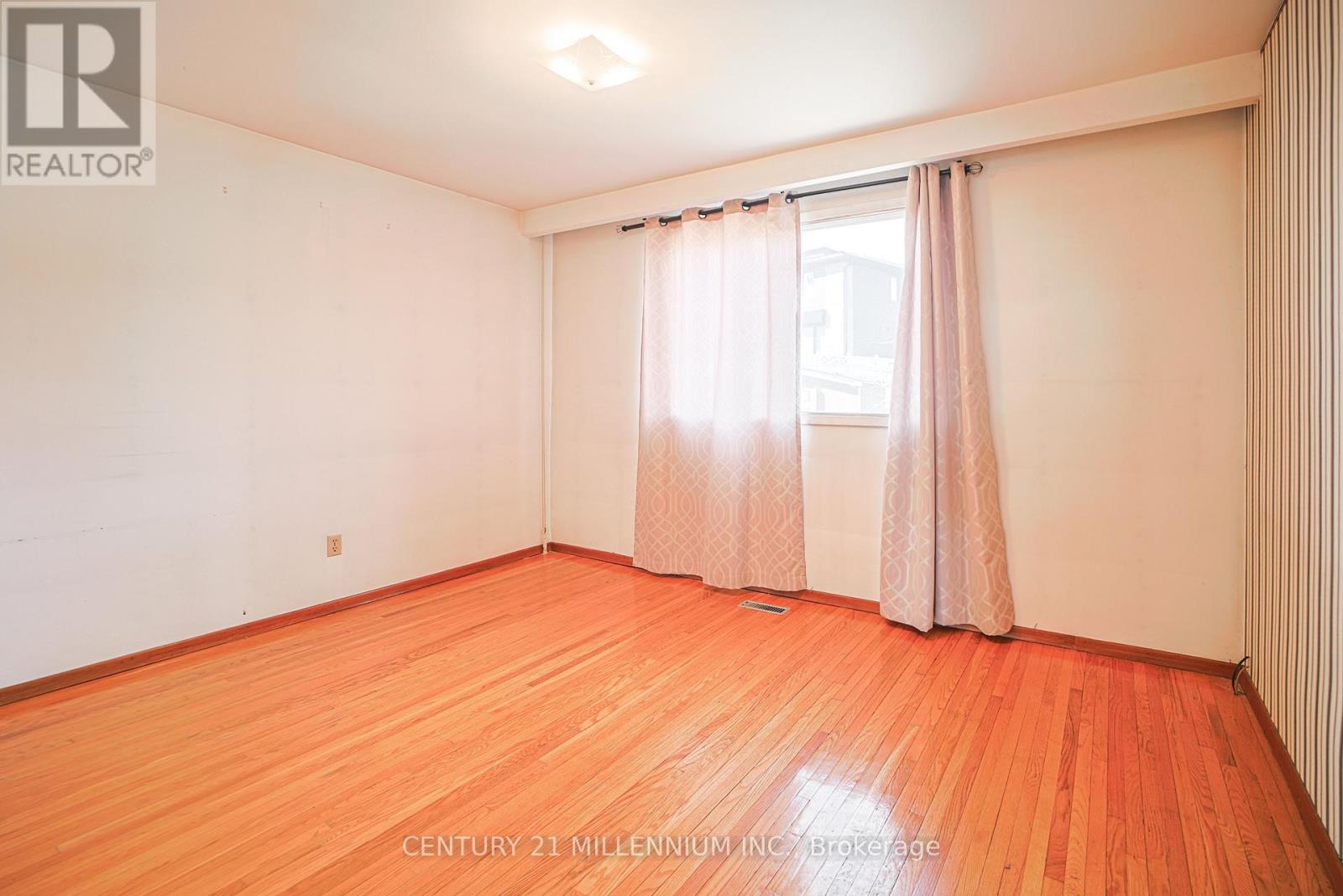 42 Dellbrook Crescent, Toronto (Humber Summit), Ontario  M9L 1E2 - Photo 22 - W12934926