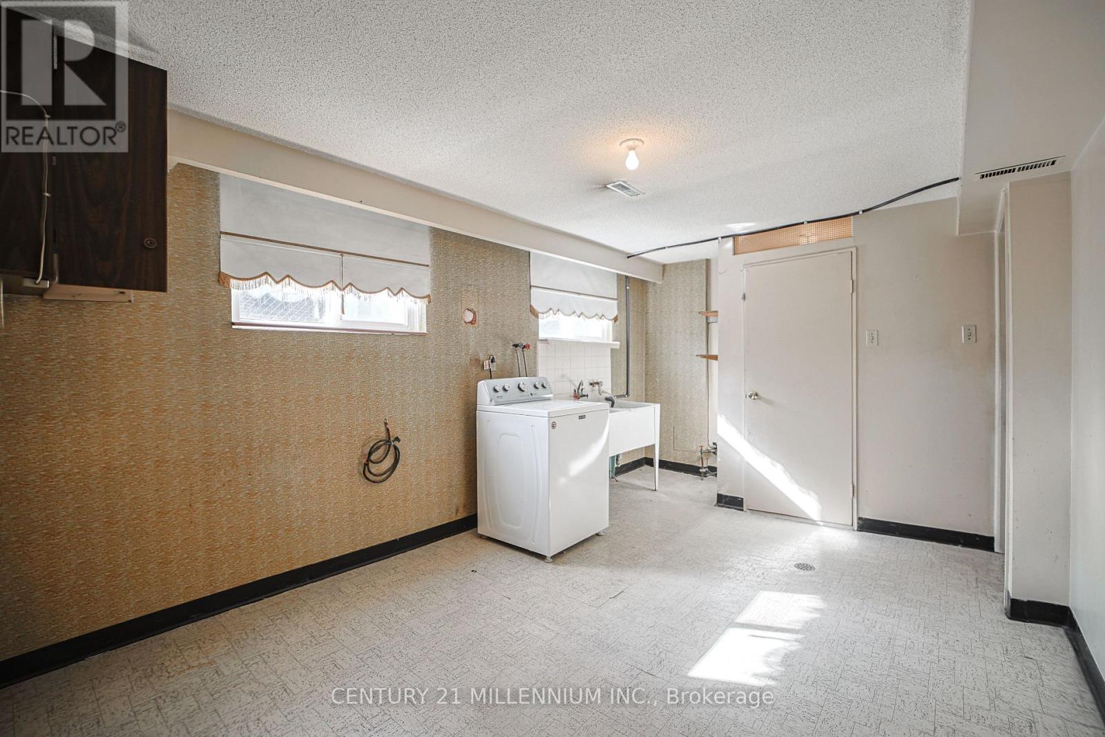 42 Dellbrook Crescent, Toronto (Humber Summit), Ontario  M9L 1E2 - Photo 26 - W12934926