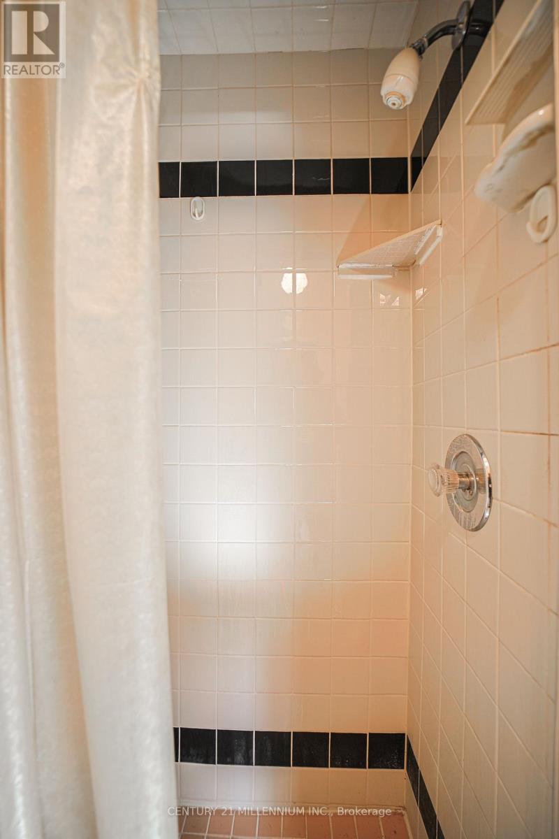 42 Dellbrook Crescent, Toronto (Humber Summit), Ontario  M9L 1E2 - Photo 27 - W12934926