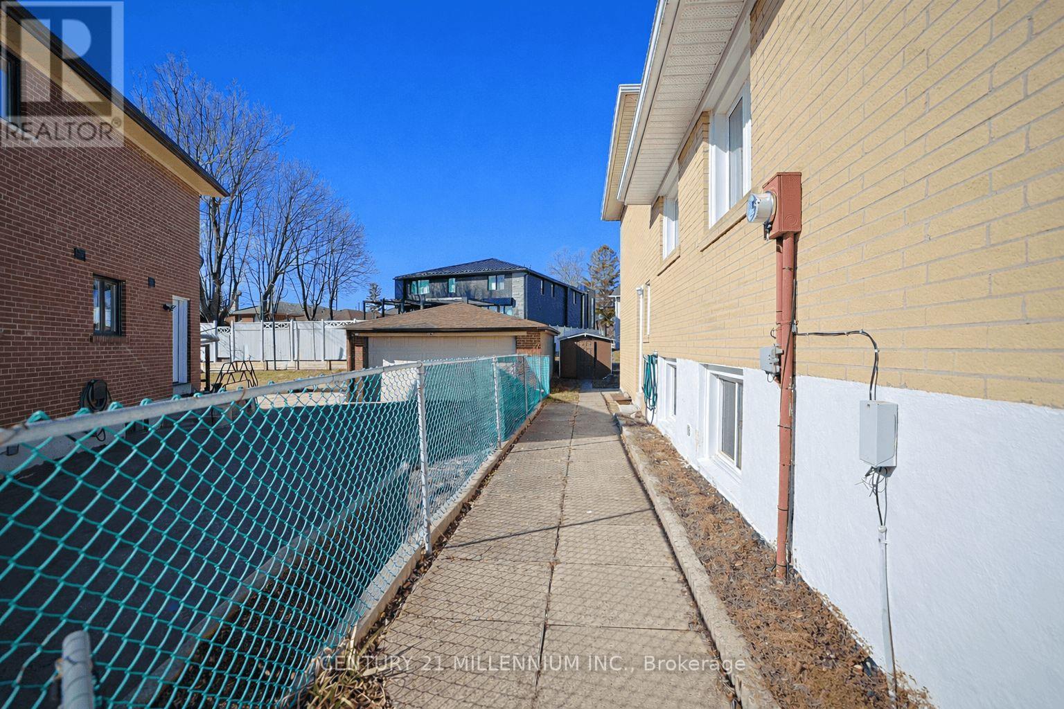 42 Dellbrook Crescent, Toronto (Humber Summit), Ontario  M9L 1E2 - Photo 38 - W12934926