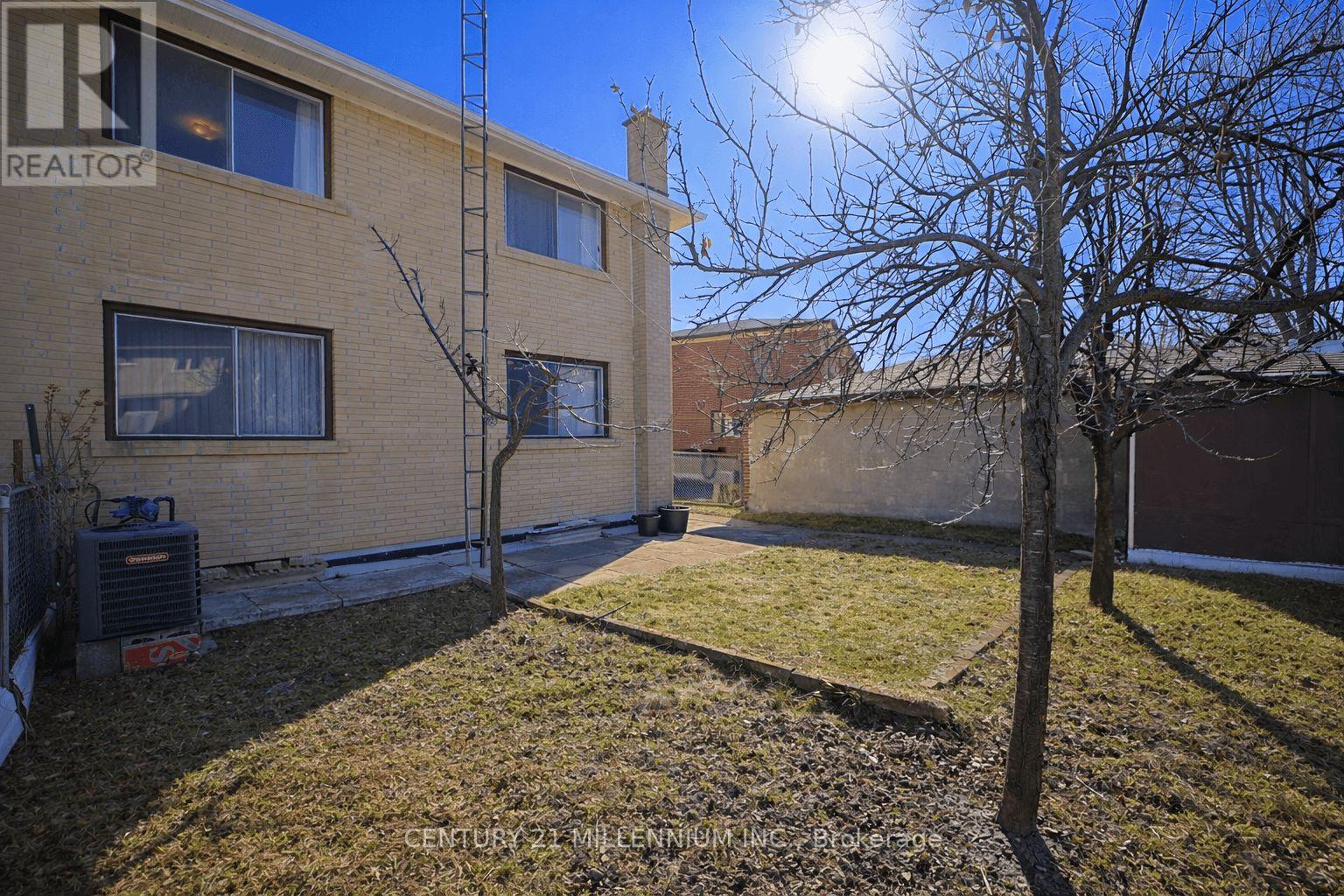 42 Dellbrook Crescent, Toronto (Humber Summit), Ontario  M9L 1E2 - Photo 40 - W12934926