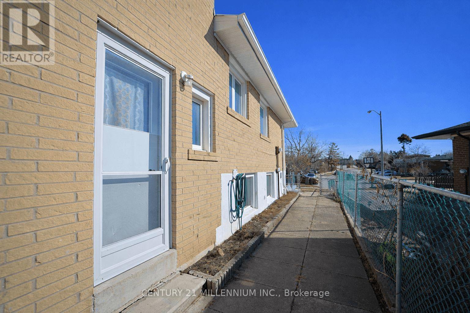 42 Dellbrook Crescent, Toronto (Humber Summit), Ontario  M9L 1E2 - Photo 42 - W12934926