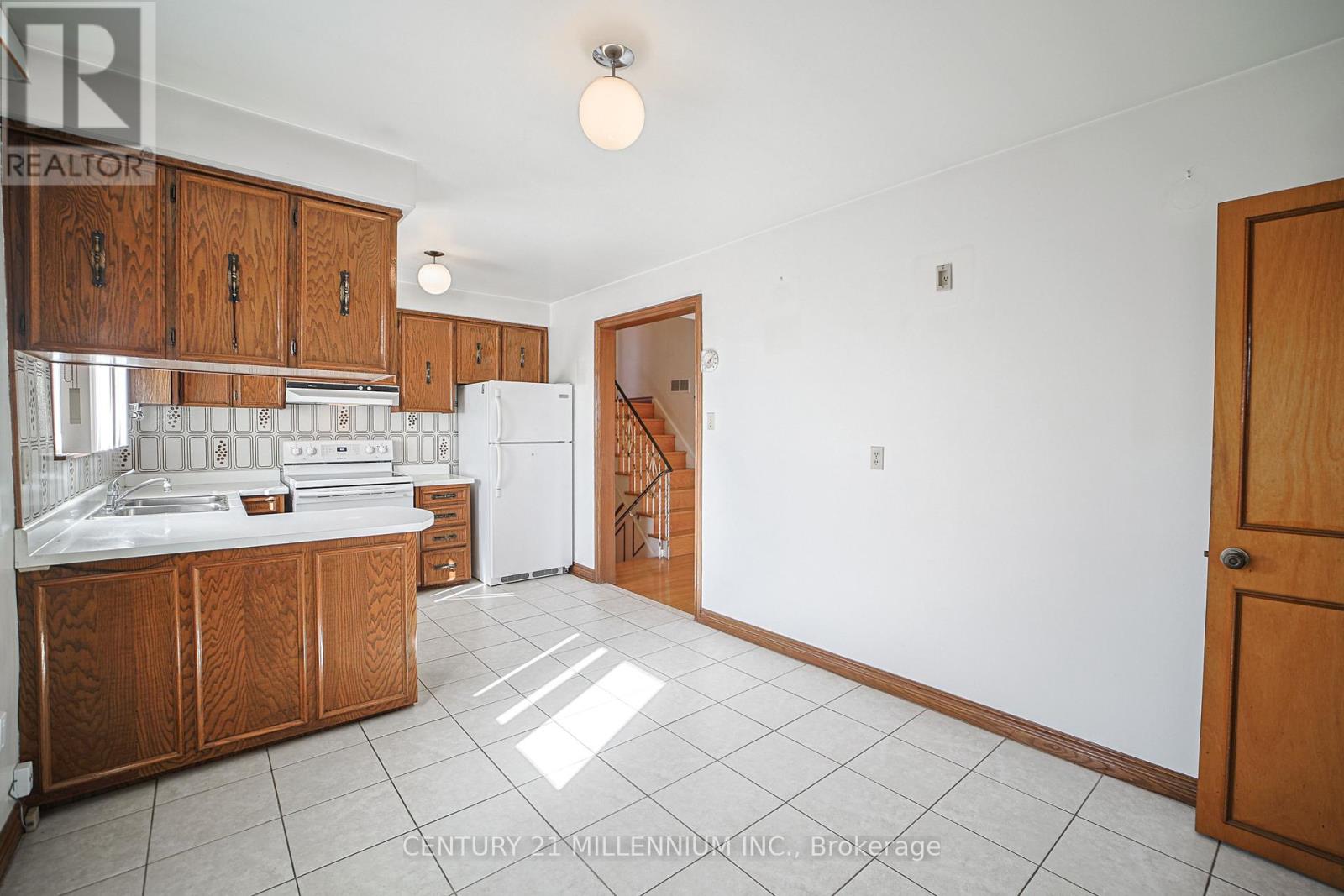 42 Dellbrook Crescent, Toronto (Humber Summit), Ontario  M9L 1E2 - Photo 9 - W12934926