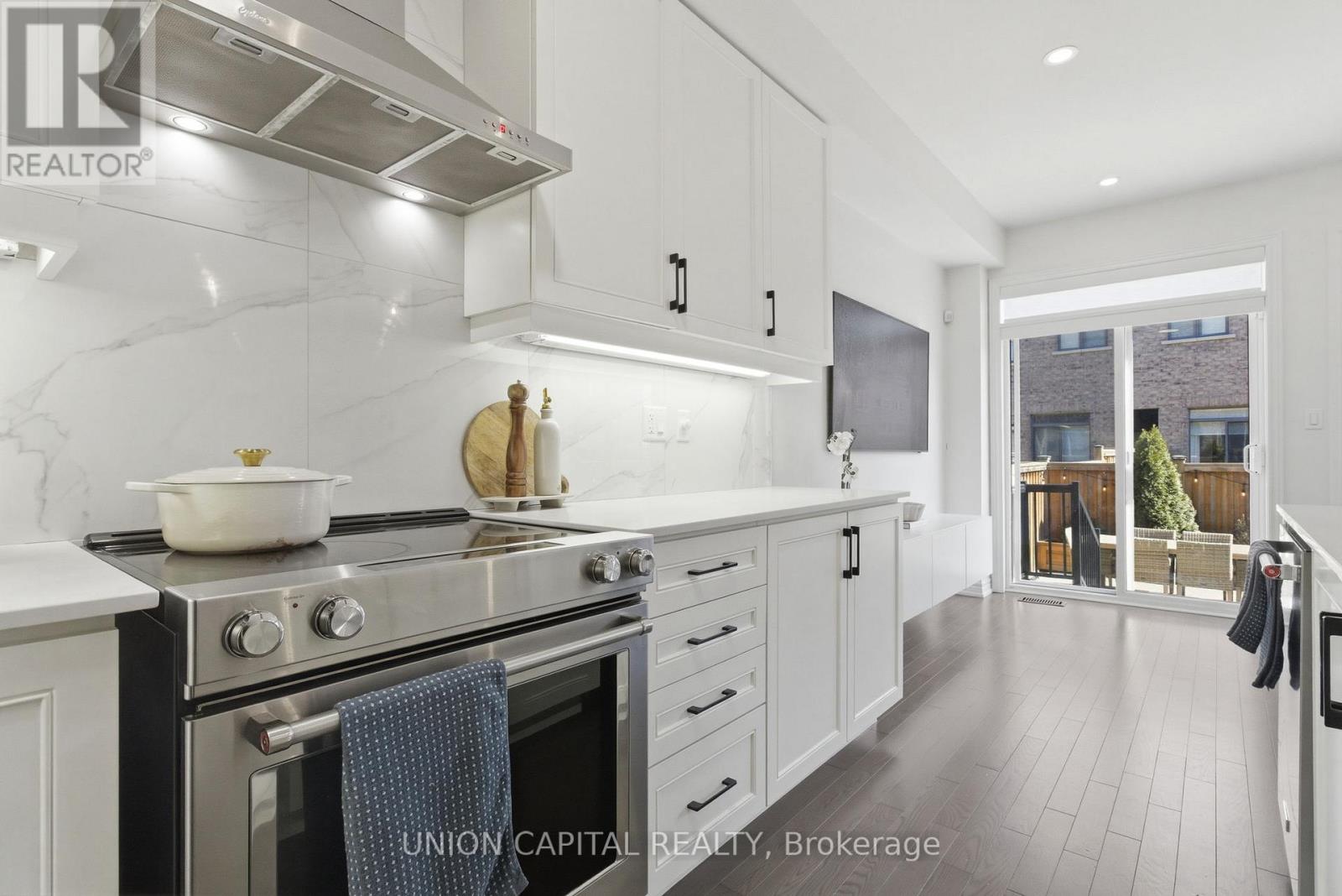 21 Morra Avenue, Caledon (Bolton East), Ontario  L7E 4K5 - Photo 10 - W12934944