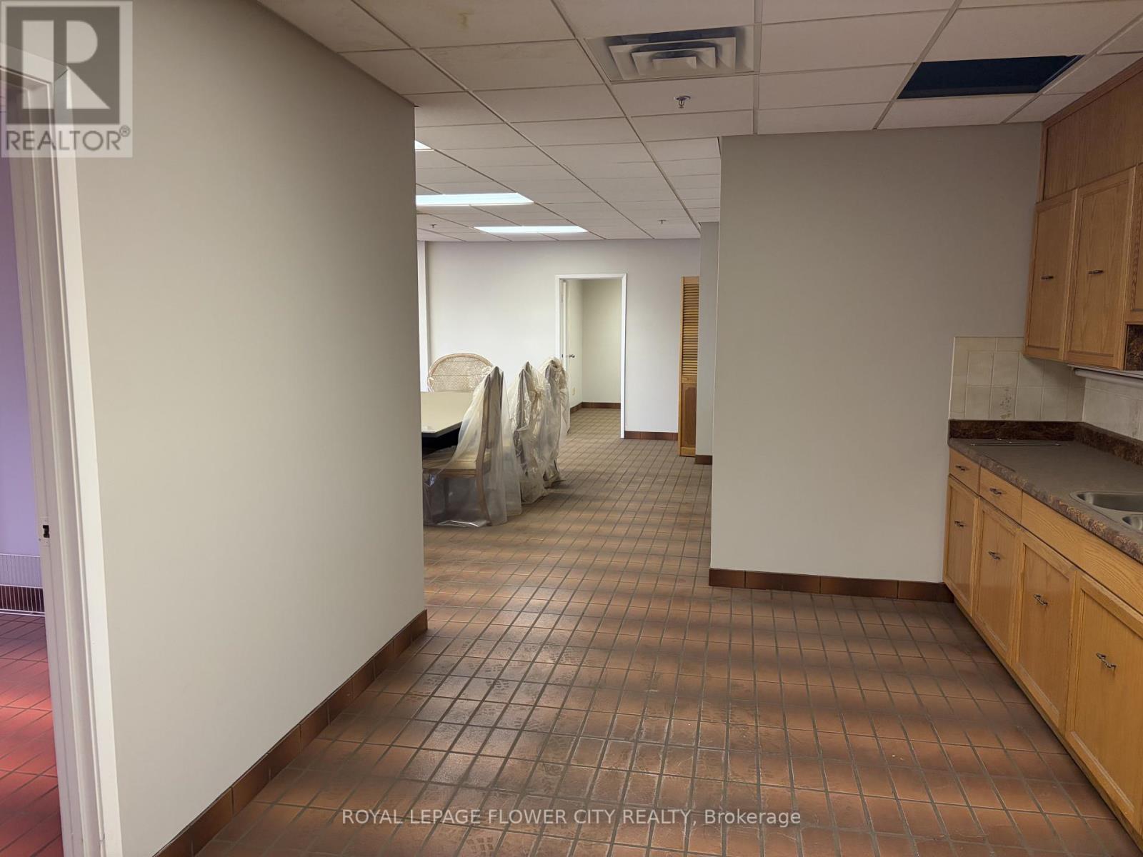 Unit 2 - 229 Wilkinson Road, Brampton (Steeles Industrial), Ontario  L6T 4M2 - Photo 4 - W12934952