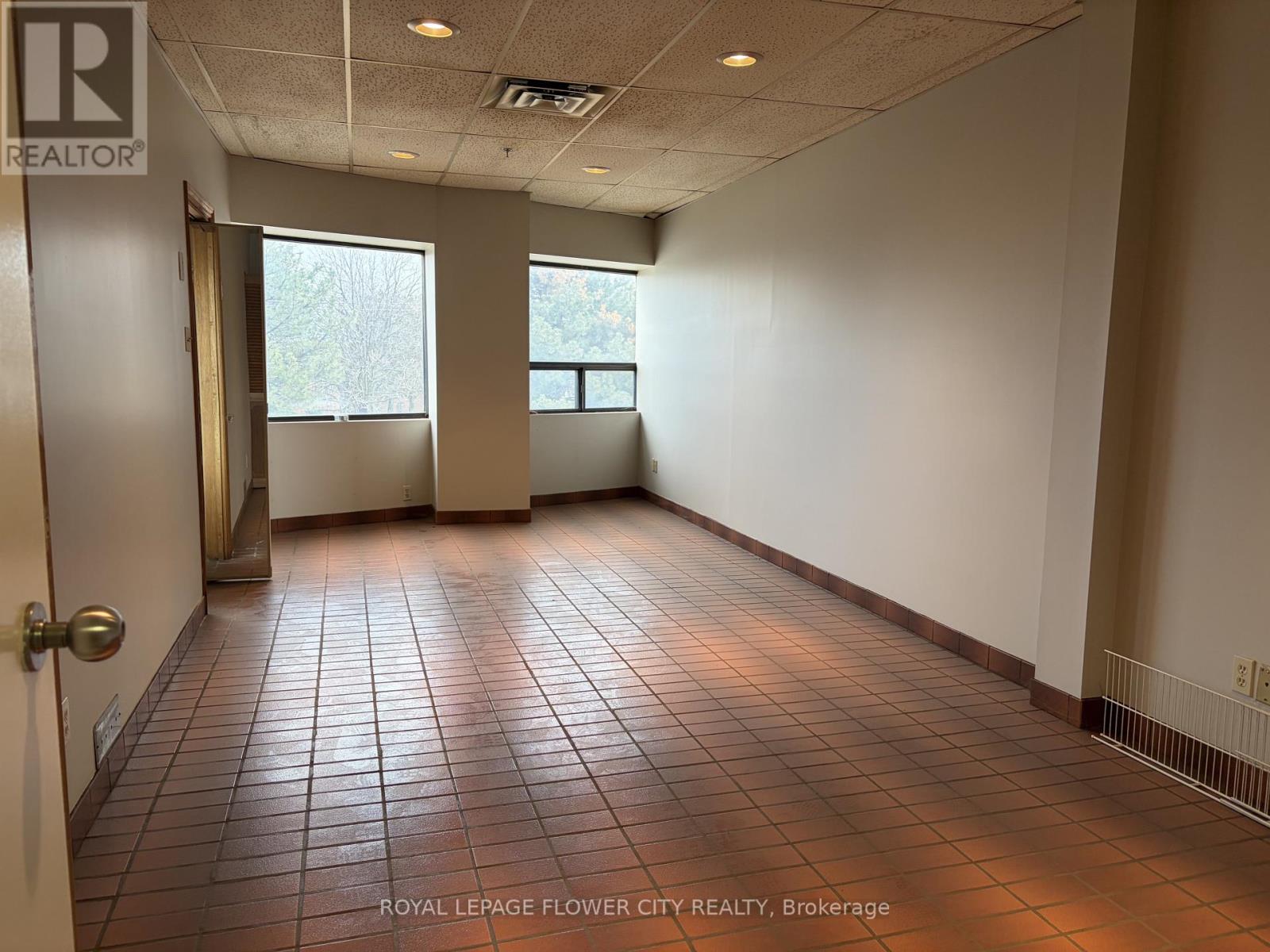 Unit 2 - 229 Wilkinson Road, Brampton (Steeles Industrial), Ontario  L6T 4M2 - Photo 5 - W12934952