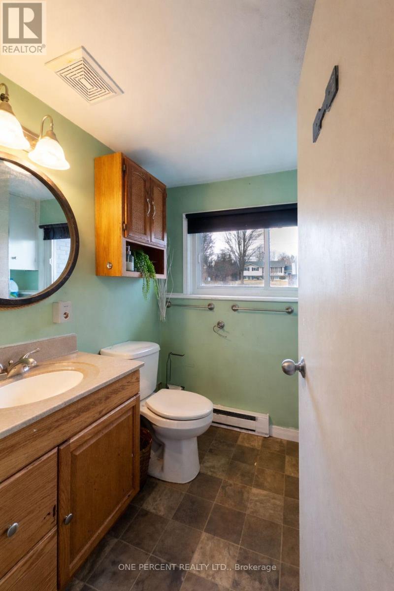 100 Montrose Road, Quinte West (Sidney Ward), Ontario  K8R 1A5 - Photo 14 - X12934872