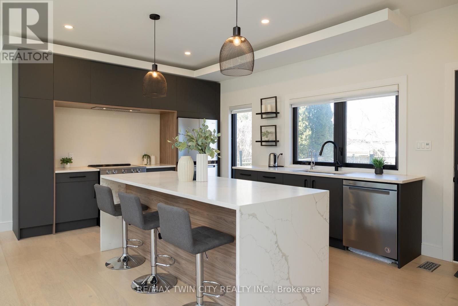 40 Varadi Avenue, Brantford, Ontario  N3R 3N3 - Photo 10 - X12934876