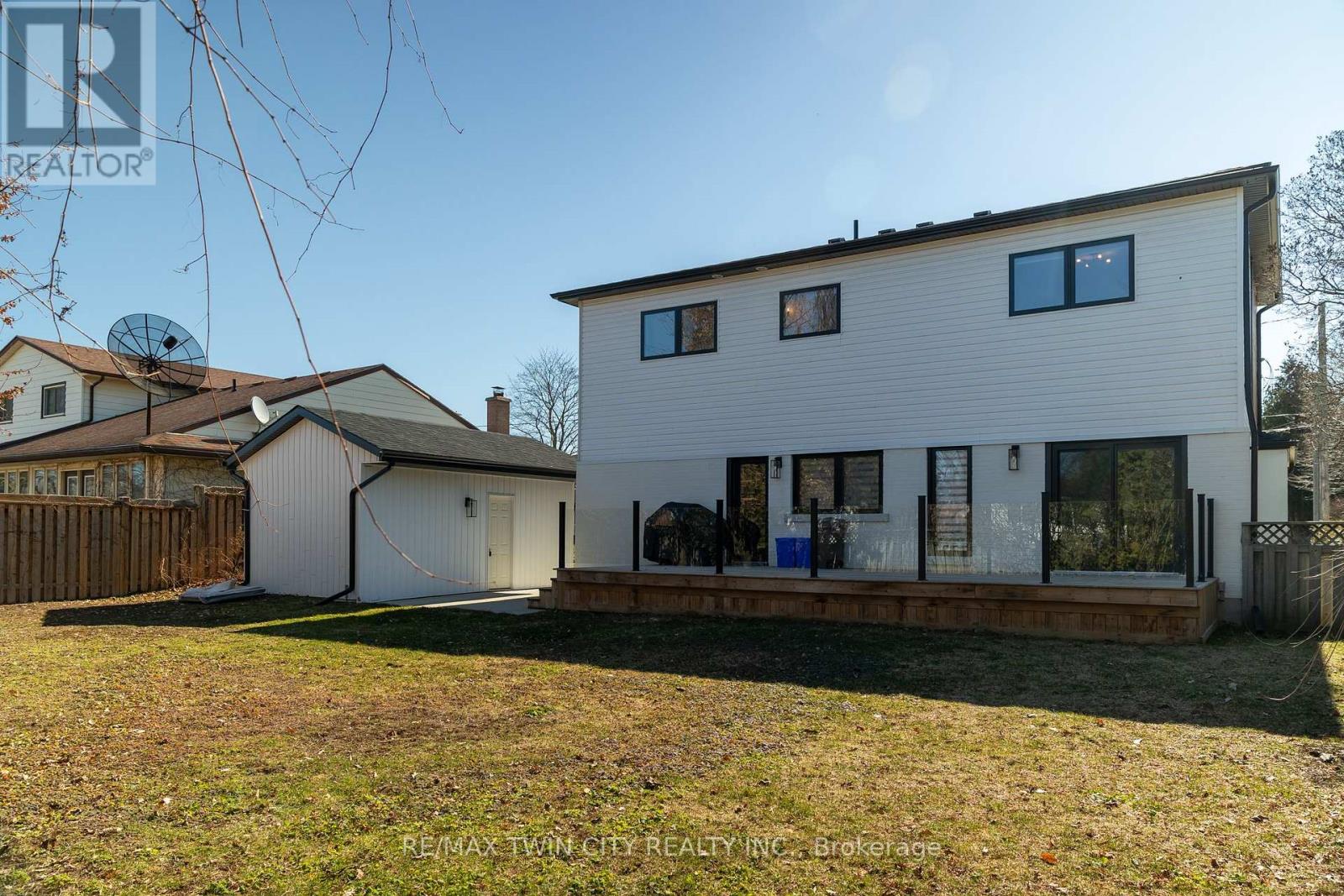 40 Varadi Avenue, Brantford, Ontario  N3R 3N3 - Photo 3 - X12934876