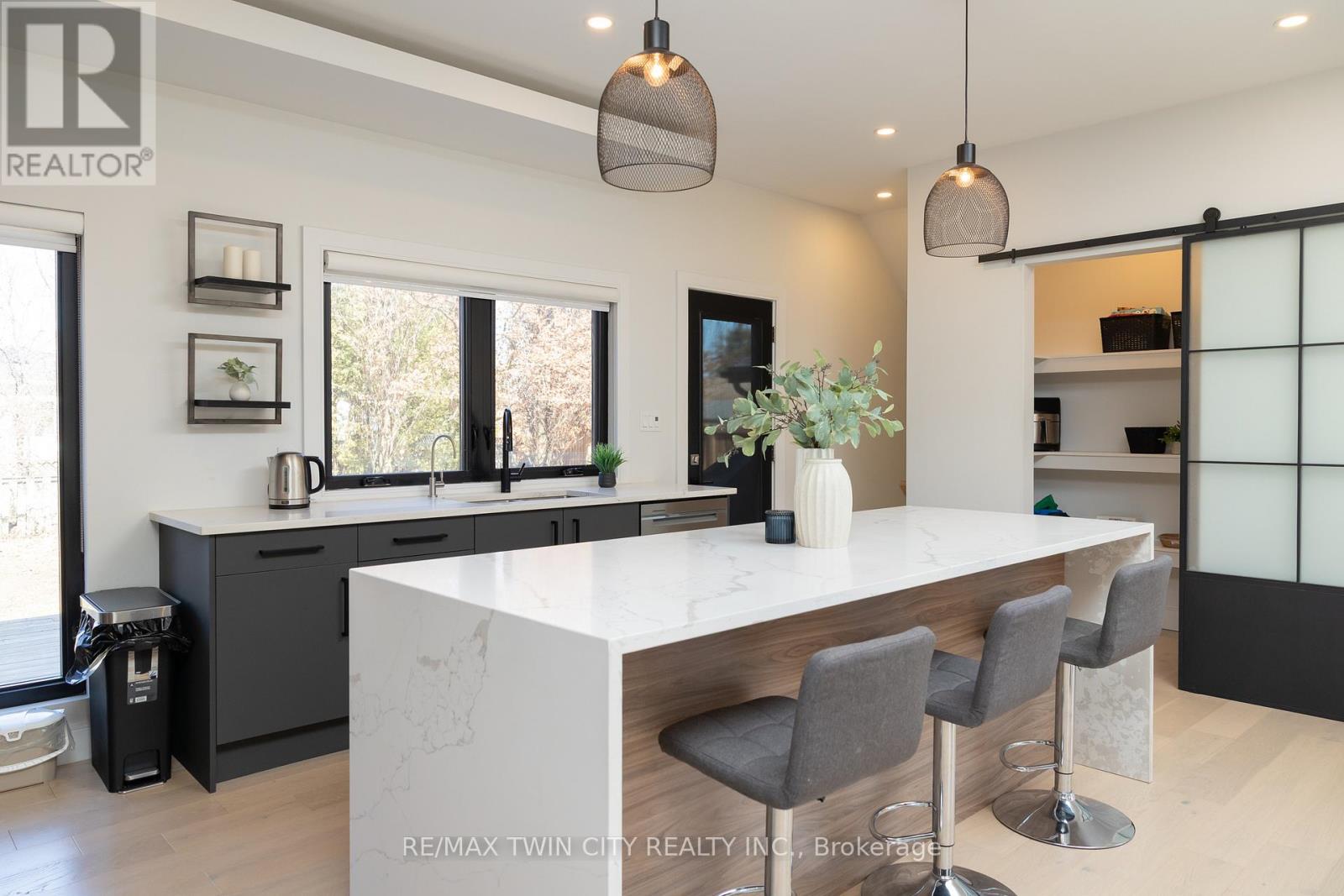 40 Varadi Avenue, Brantford, Ontario  N3R 3N3 - Photo 8 - X12934876