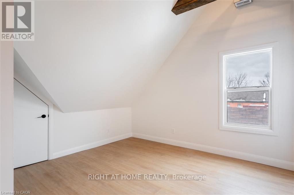 3 - 113 Catharine Street N, Hamilton (Beasley), Ontario  L8R 1J5 - Photo 10 - X12934894