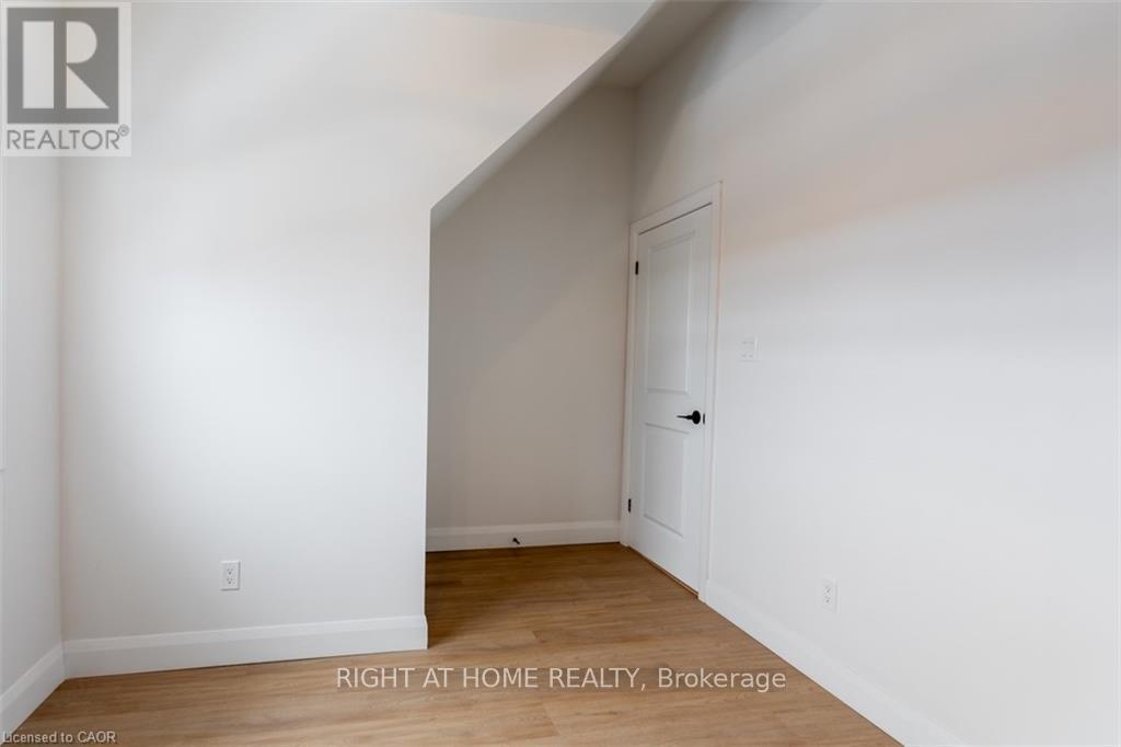 3 - 113 Catharine Street N, Hamilton (Beasley), Ontario  L8R 1J5 - Photo 12 - X12934894