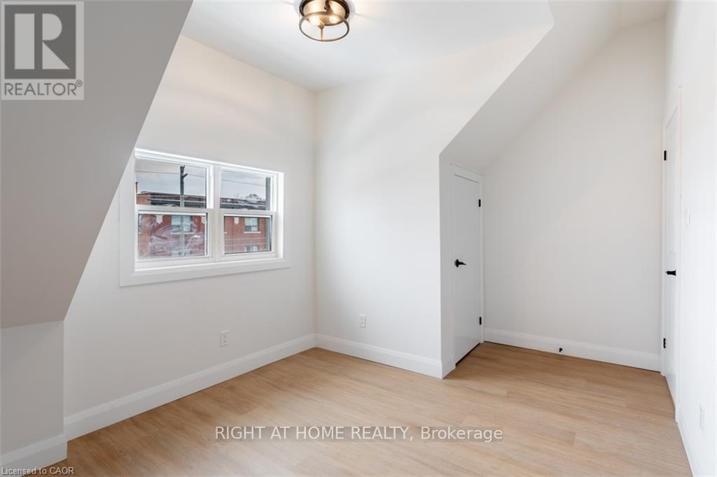 3 - 113 Catharine Street N, Hamilton (Beasley), Ontario  L8R 1J5 - Photo 13 - X12934894