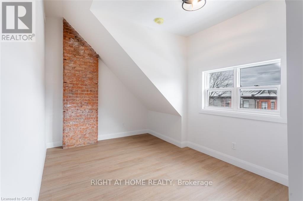 3 - 113 Catharine Street N, Hamilton (Beasley), Ontario  L8R 1J5 - Photo 15 - X12934894