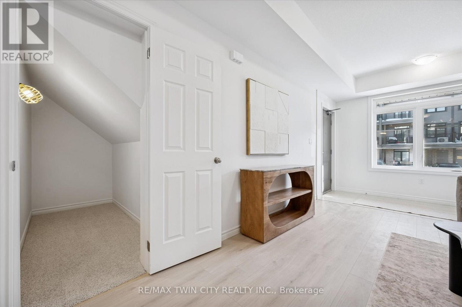 51 Lomond Lane, Kitchener, Ontario  N2R 0T6 - Photo 8 - X12934914