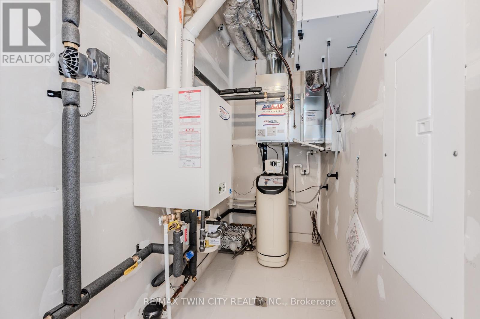 6 Lomond Lane, Kitchener, Ontario  N2R 0R4 - Photo 40 - X12934972