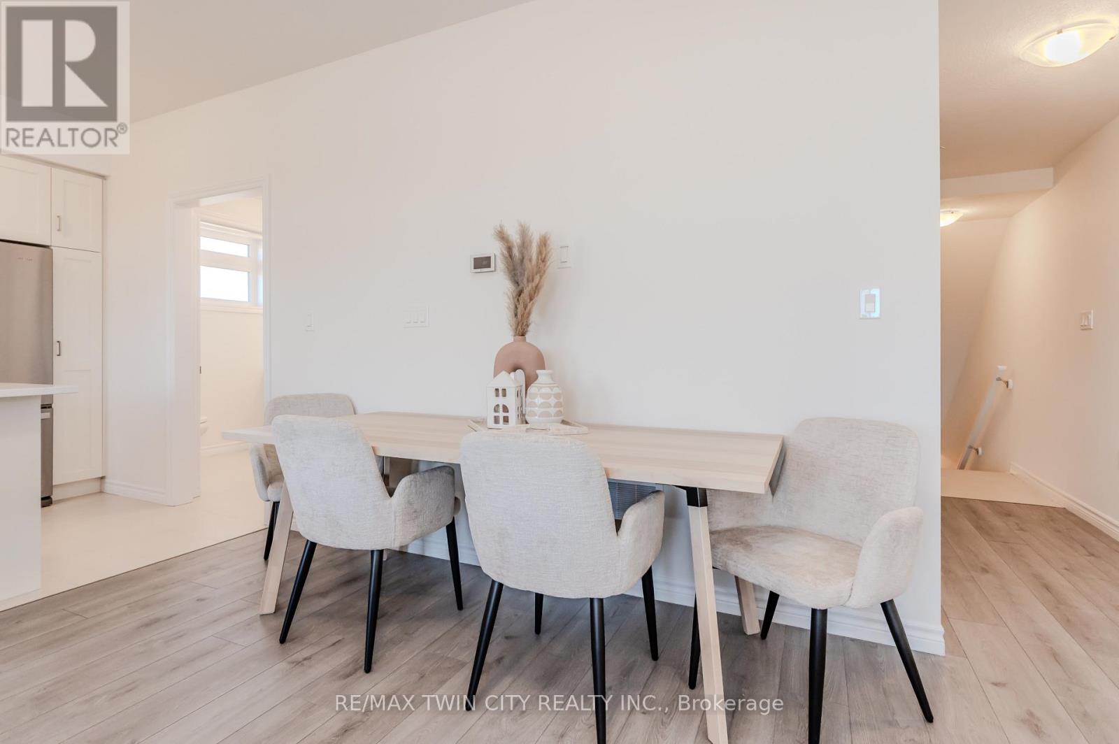 6 Lomond Lane, Kitchener, Ontario  N2R 0R4 - Photo 8 - X12934972