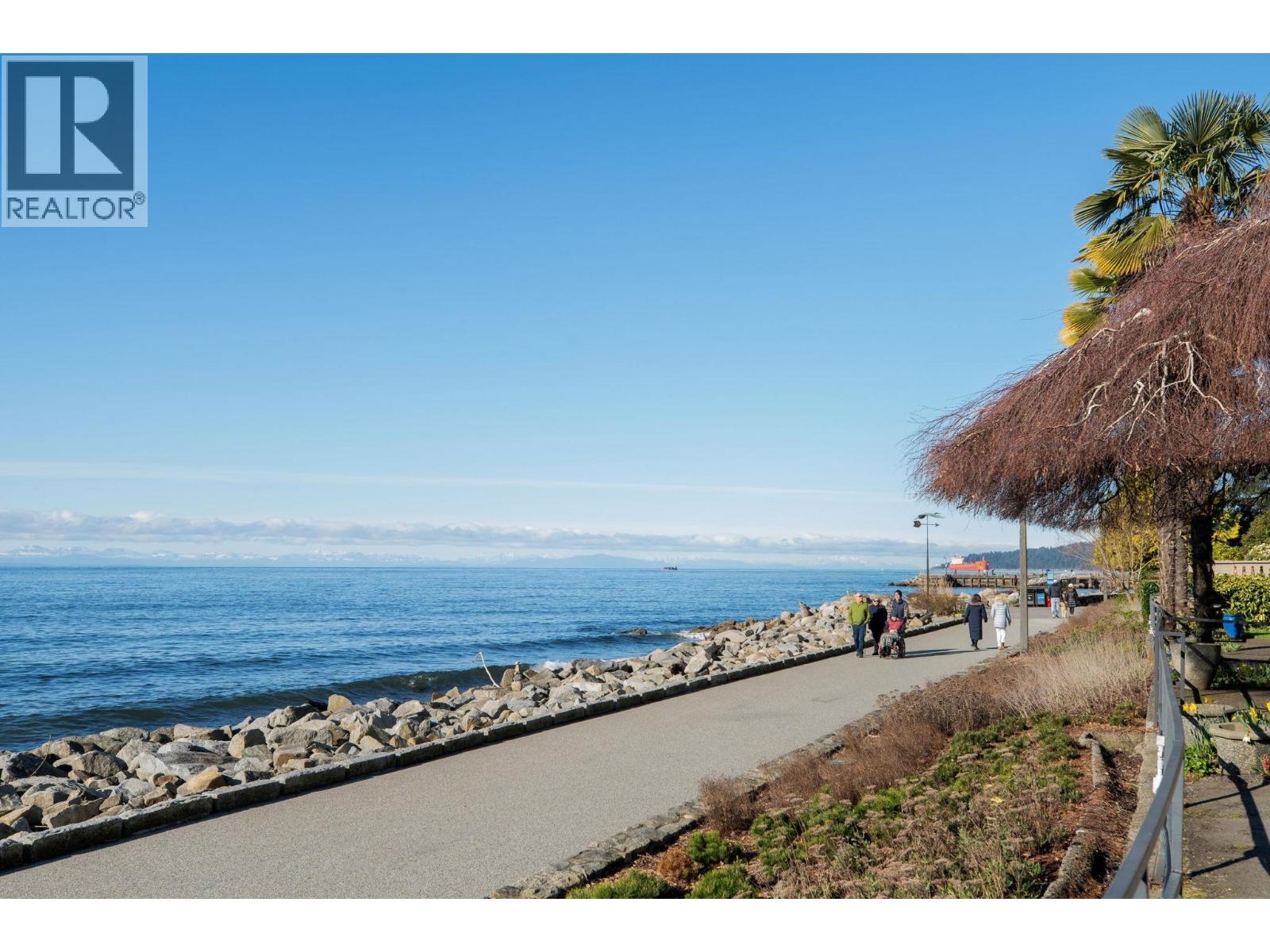 408 150 24th Street, West Vancouver, British Columbia  V7V 4G8 - Photo 2 - R3101131