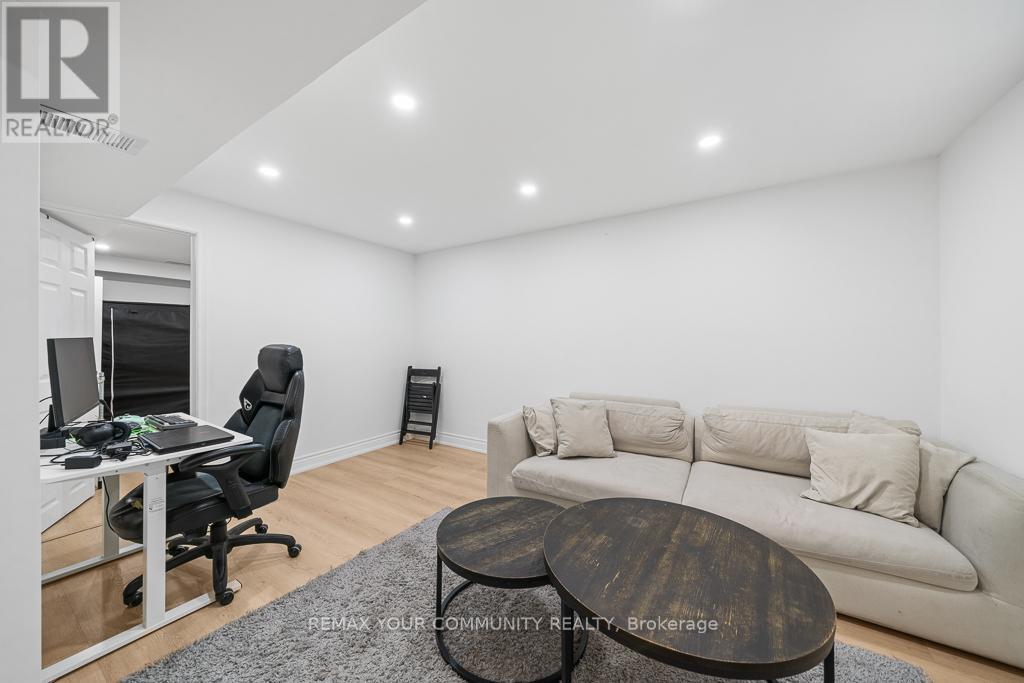 34 Park Lane Circle, Richmond Hill (South Richvale), Ontario  L4C 6S8 - Photo 19 - N12934052