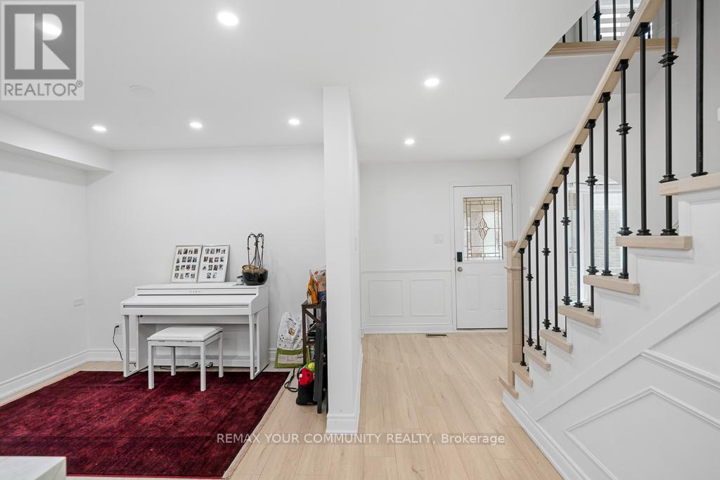 34 Park Lane Circle, Richmond Hill (South Richvale), Ontario  L4C 6S8 - Photo 8 - N12934052