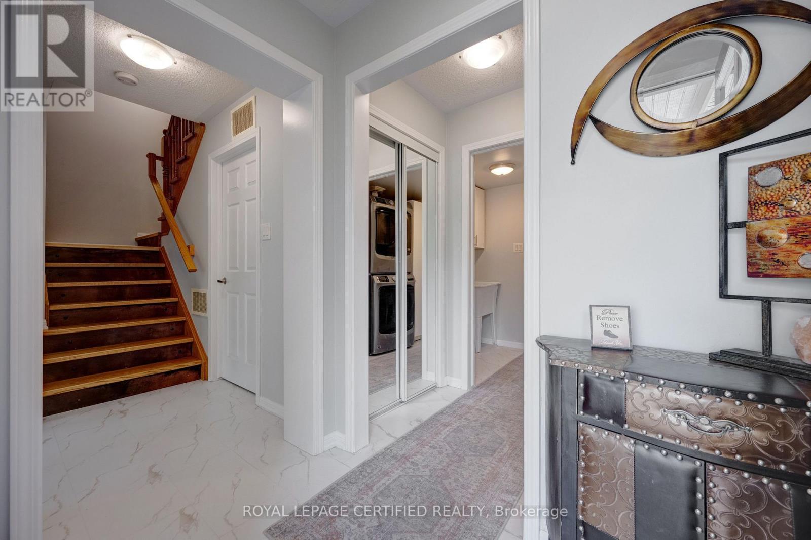 216 Magurn Gate, Milton, Ontario  L9T 7B4 - Photo 3 - W12787302