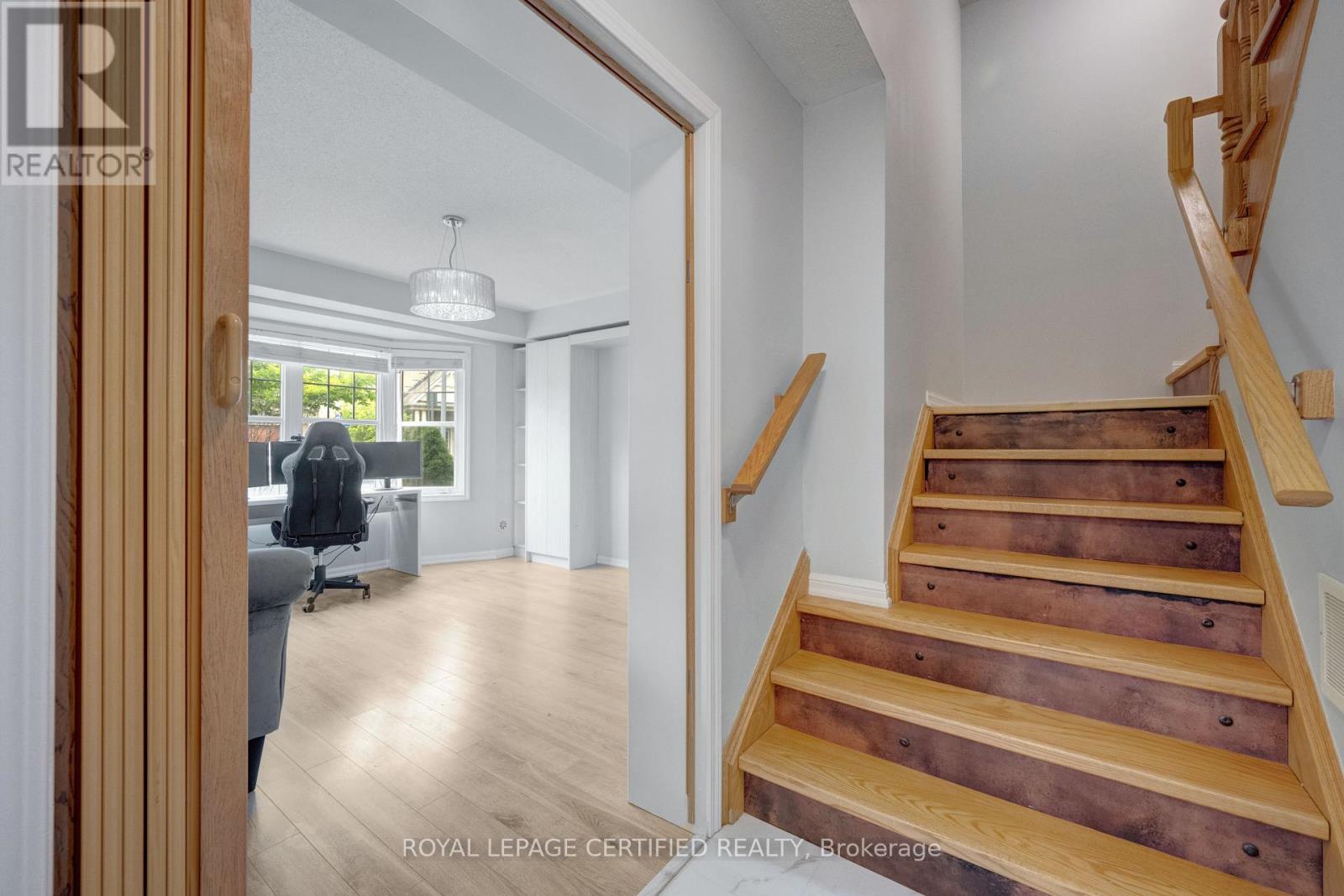 216 Magurn Gate, Milton, Ontario  L9T 7B4 - Photo 4 - W12787302