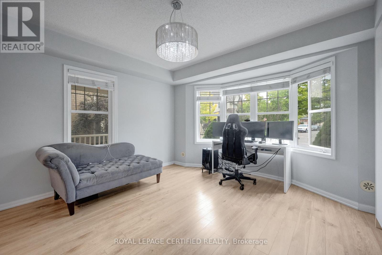 216 Magurn Gate, Milton, Ontario  L9T 7B4 - Photo 6 - W12787302