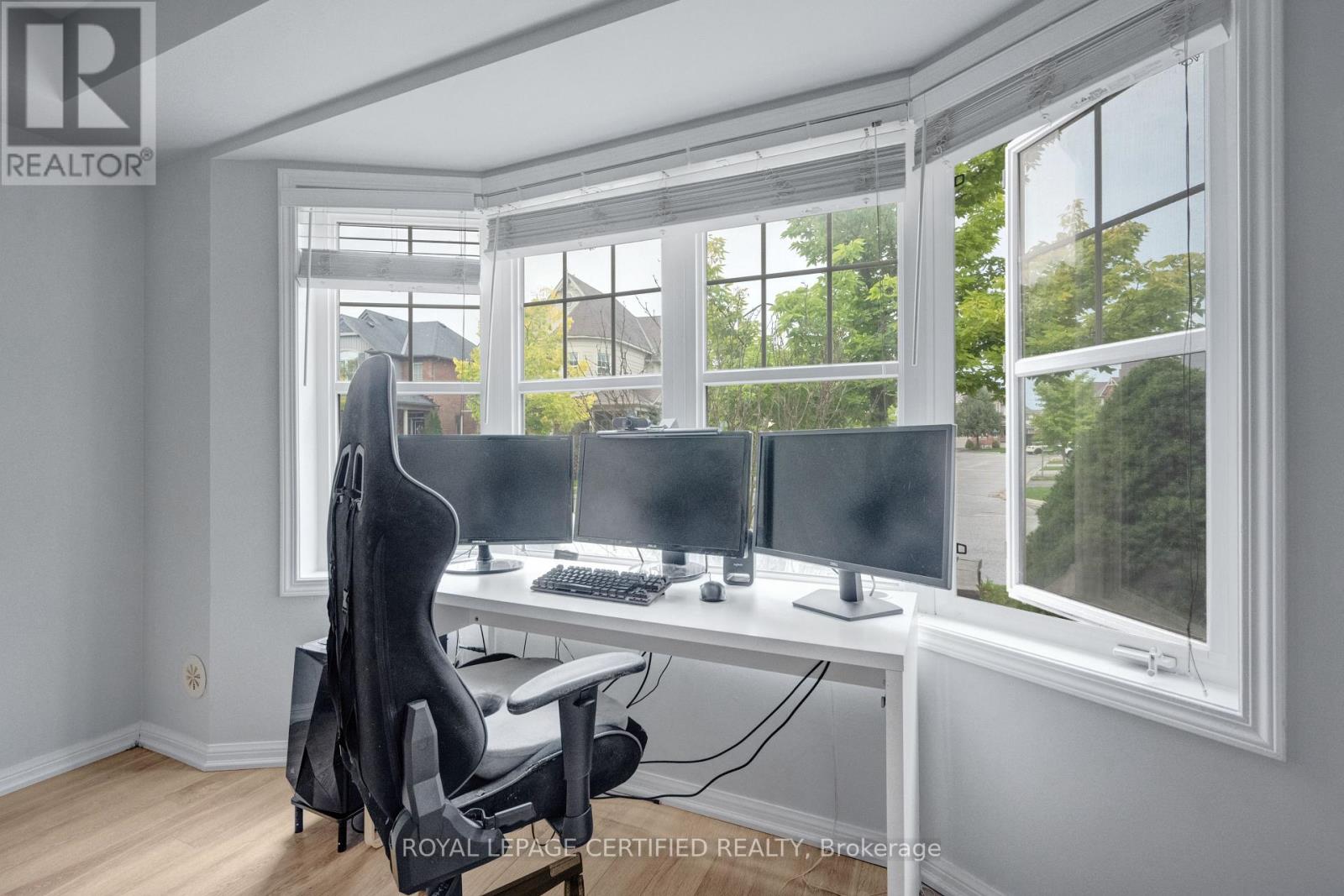 216 Magurn Gate, Milton, Ontario  L9T 7B4 - Photo 7 - W12787302