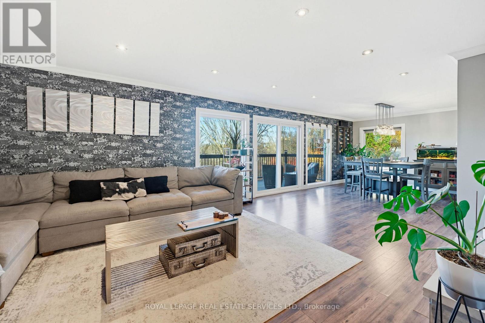 18 Cherry Street, Halton Hills, Ontario  L7G 3J8 - Photo 10 - W12933612